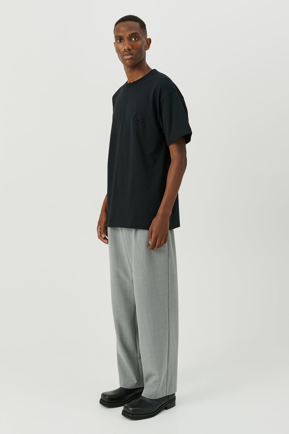 SOULLAND Kai Beaded Logo T-shirt T-shirt Black